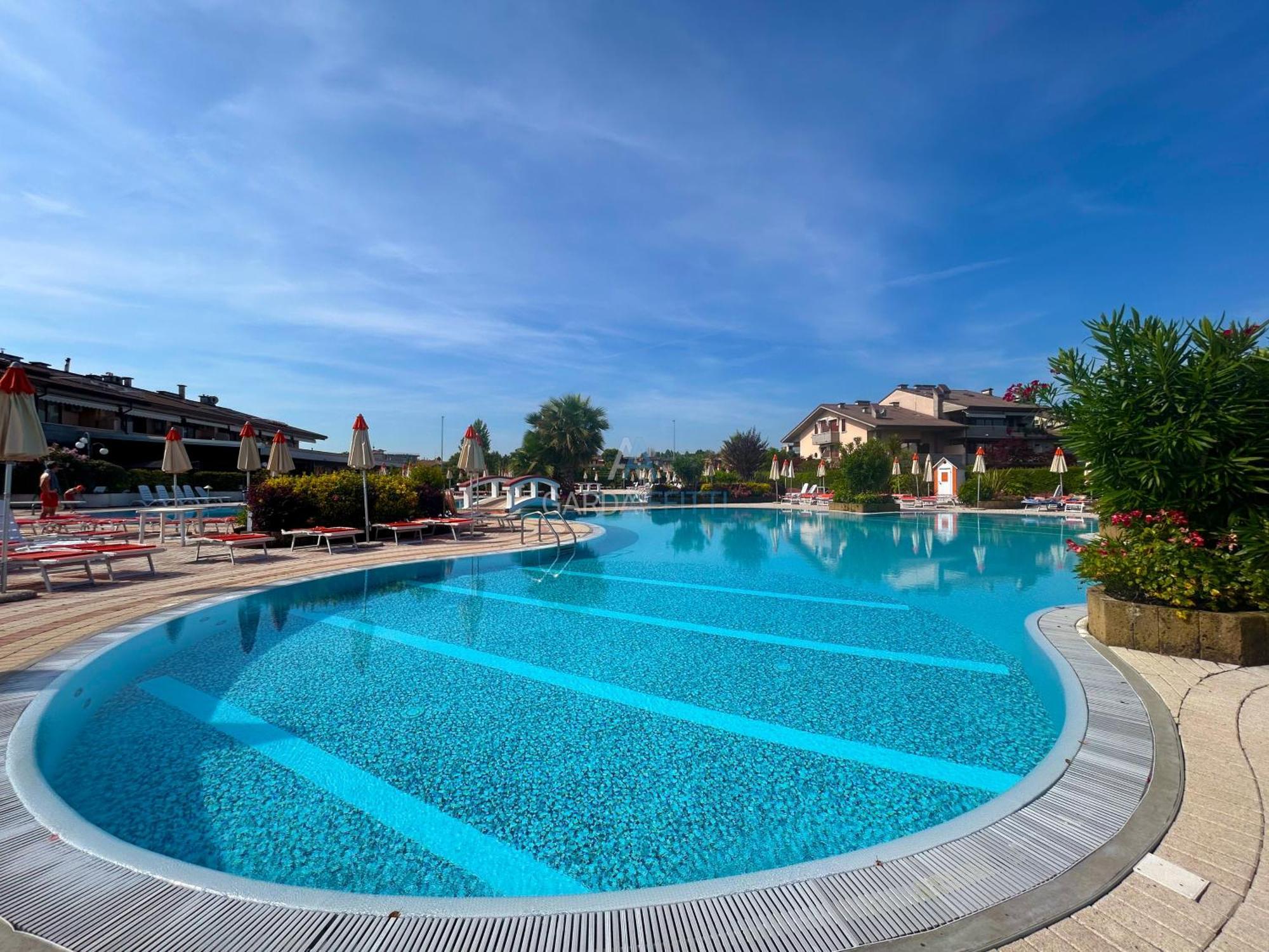 Perla Apartment - 3 Piscine E Un Bar - Desenzano Desenzano del Garda Exterior foto